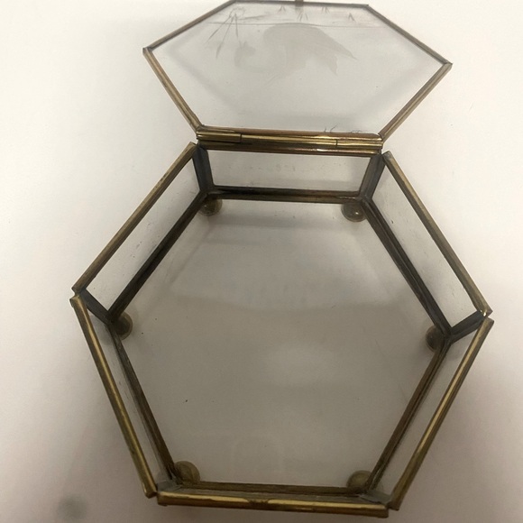 Vintage Octagonal Glass & Brass Display Jewelry Box/ Trinket Box - Picture 3 of 7